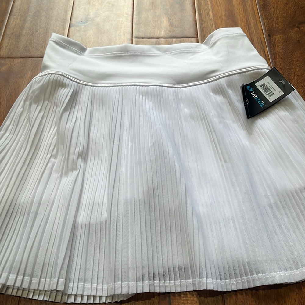 IBKUL White Pleated Mini Skirt